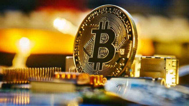 Gold Tariffs Could Push Investors to Bitcoin, Says Michael Saylor